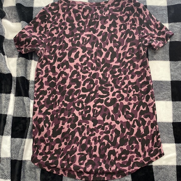 2 for $20 Victoria’s Secret Pink tee - Picture 2 of 5